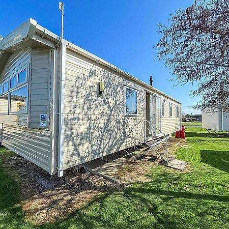 8 Berth Caravan For Hire At St Osyth Beach Ref 28047R Clacton-on-Sea Eksteriør bilde