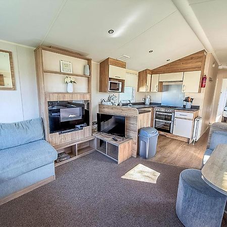 8 Berth Caravan For Hire At St Osyth Beach Ref 28047R Clacton-on-Sea Eksteriør bilde