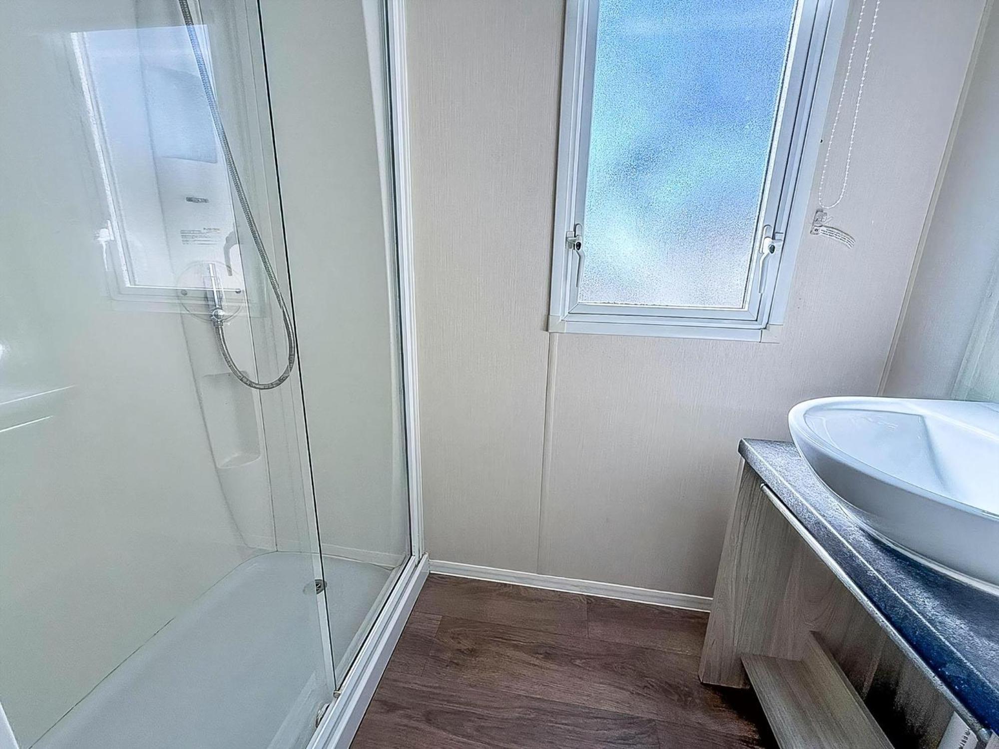 8 Berth Caravan For Hire At St Osyth Beach Ref 28047R Clacton-on-Sea Eksteriør bilde