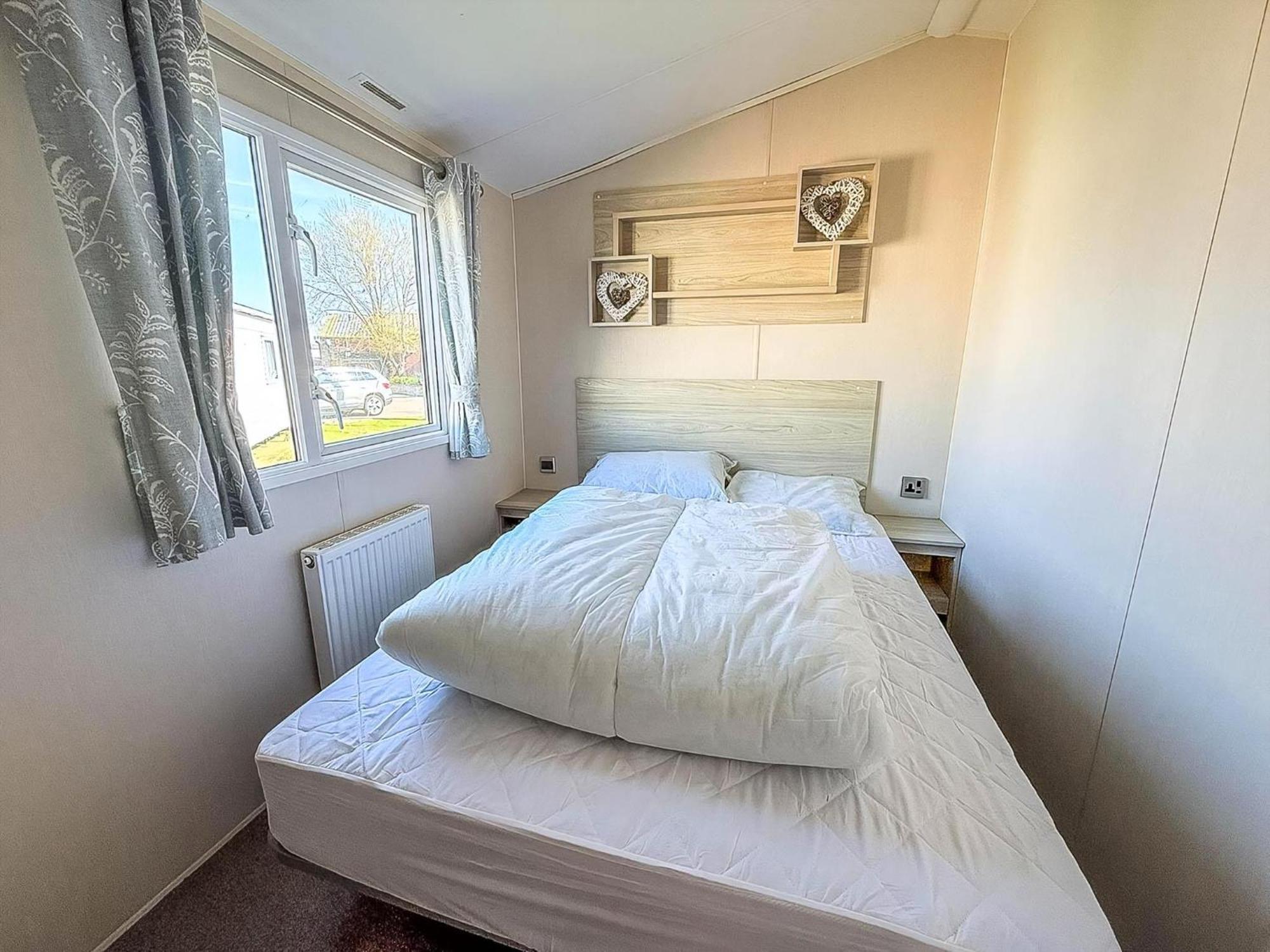 8 Berth Caravan For Hire At St Osyth Beach Ref 28047R Clacton-on-Sea Eksteriør bilde