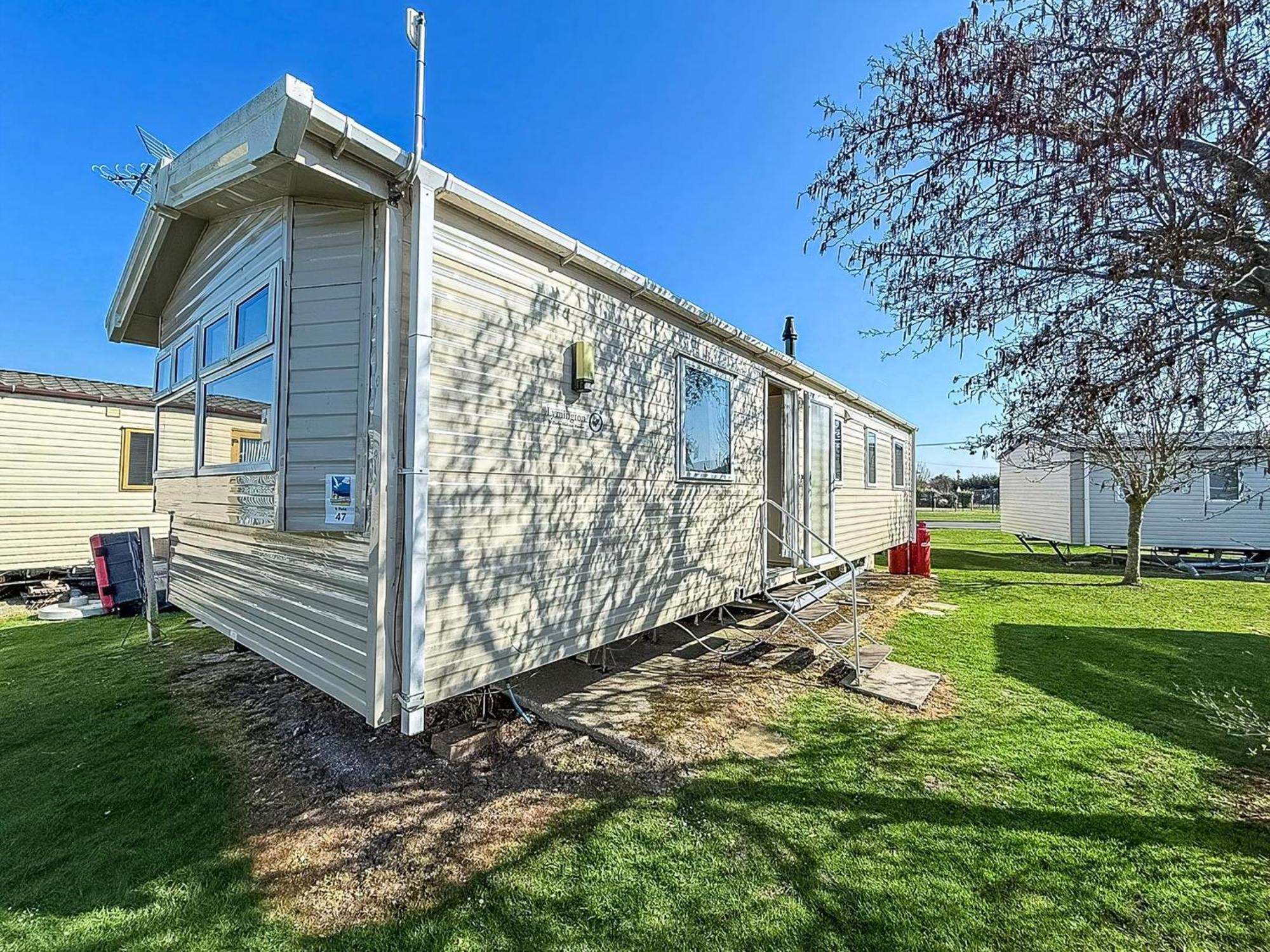 8 Berth Caravan For Hire At St Osyth Beach Ref 28047R Clacton-on-Sea Eksteriør bilde