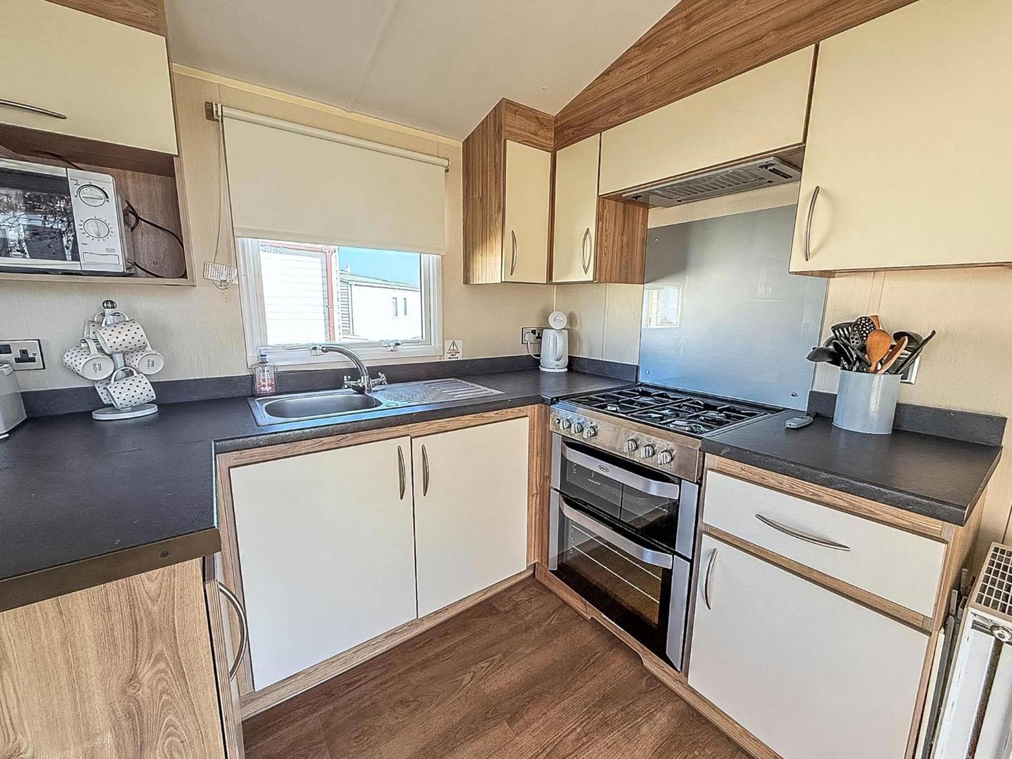 8 Berth Caravan For Hire At St Osyth Beach Ref 28047R Clacton-on-Sea Eksteriør bilde